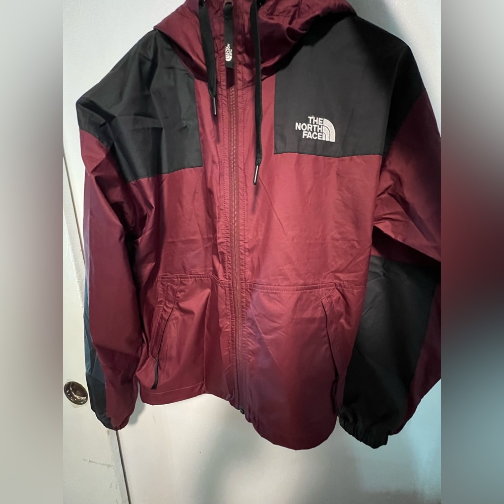 North face windbreaker small